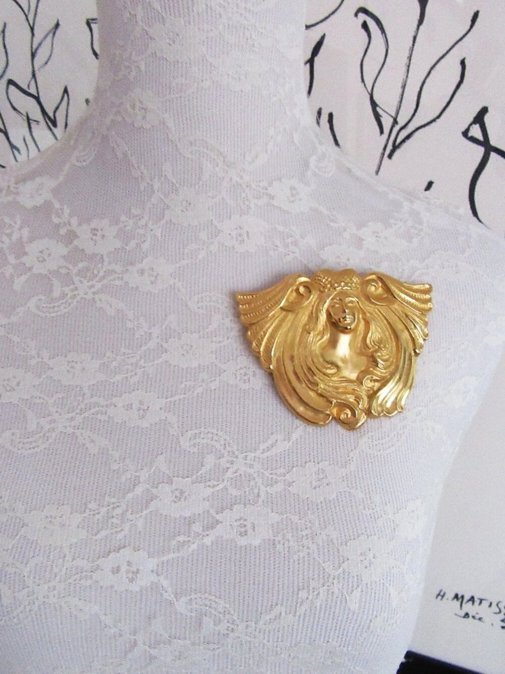 Angel brooch Art Nouveau Revival - vintage LARGE gold tone metal - signed DR93